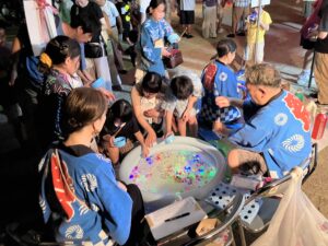 スーパーボールに挑戦する子どもたち2