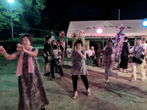 盆踊りの様子3